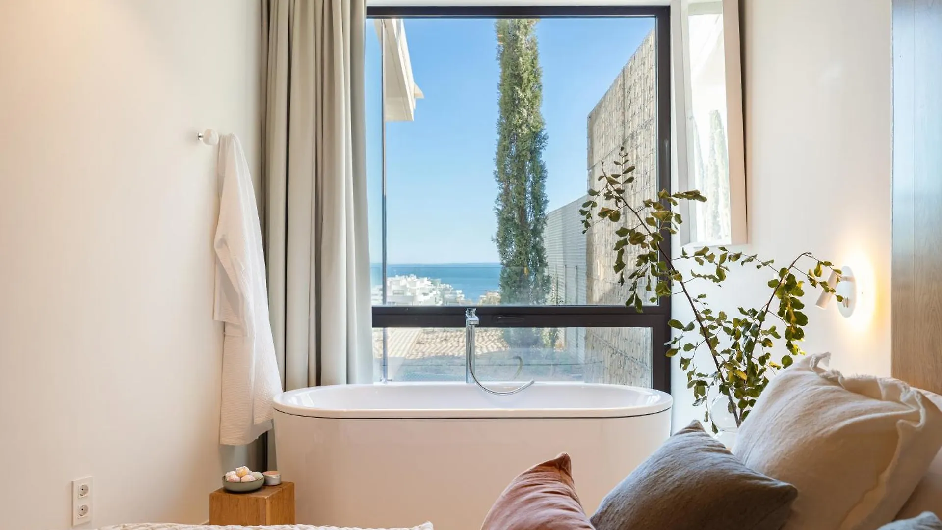 ***** Отель Leiro Residences Фуэнхирола Испания