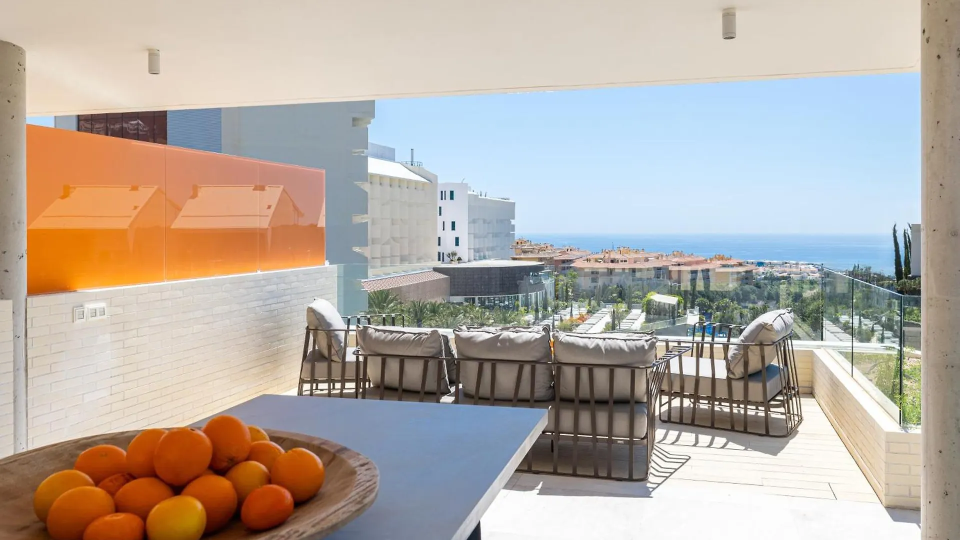 Leiro Residences フエンヒロラ 5*,