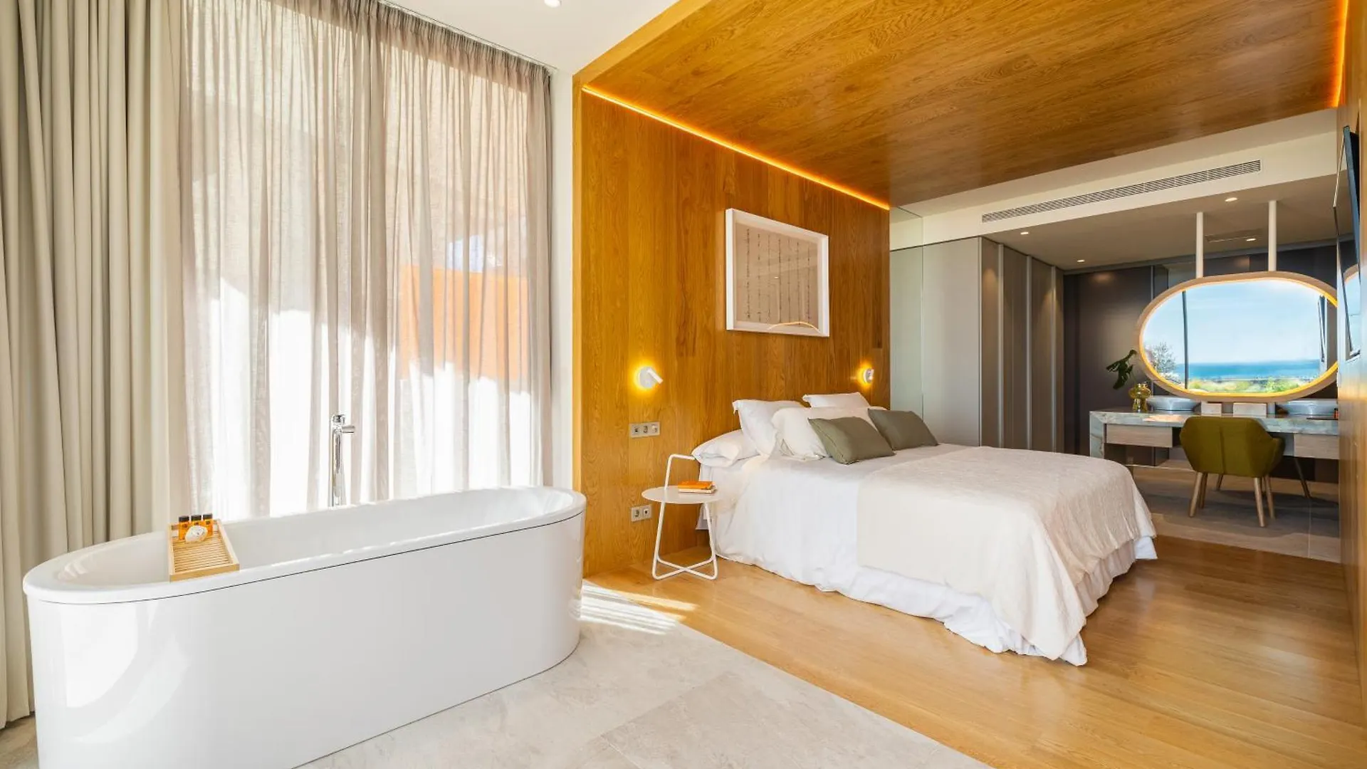 Leiro Residences フエンヒロラ 5*,